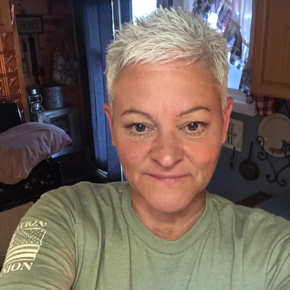 Meet your Posher, Lori - Picture 1 of 1